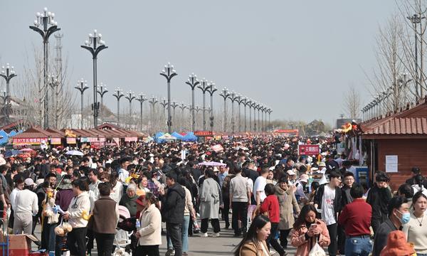 Tourists flock to the Taihao Mausoleum temple fair on March 11, 2024 in Zhoukou, Henan Province.  Photo: IC